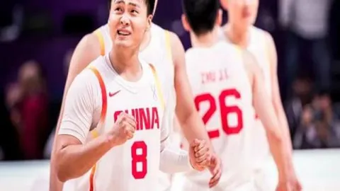 詹姆斯妙传助力，古德温外线三分连连命中